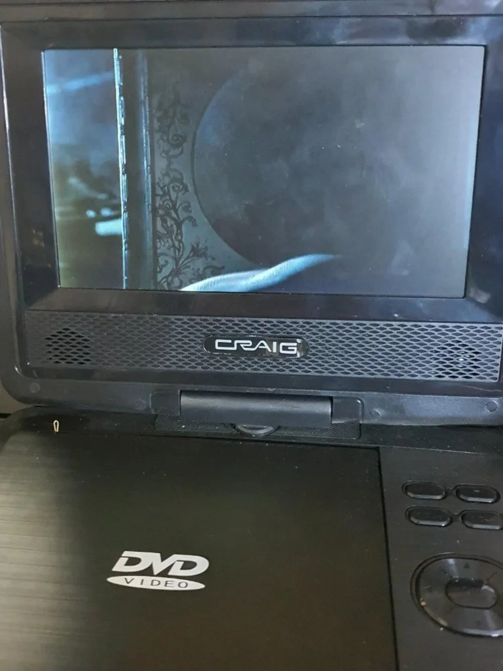 Craig Blue Portable DVD/CD Player 7-inch Swivel Screen CTFT716